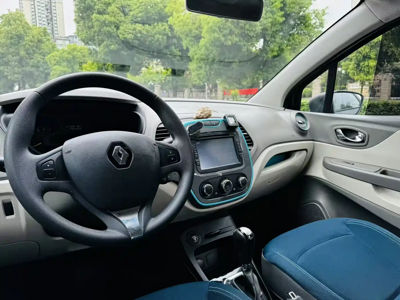 Renault Captur 2016 2015 Model 1.2T Automatic Standard Edition