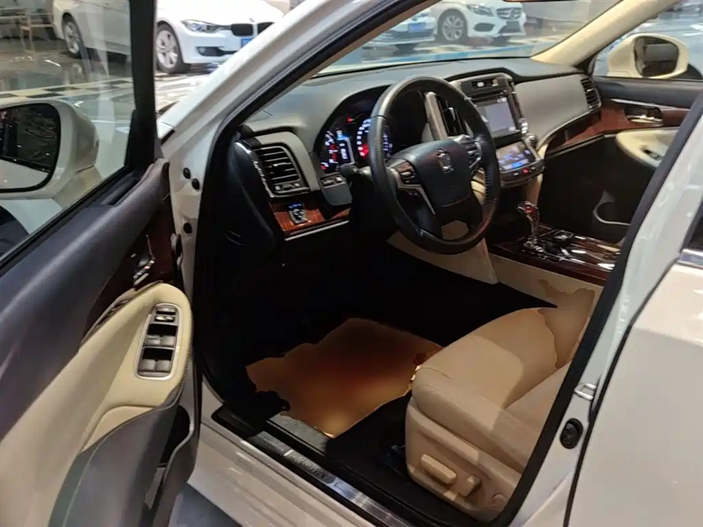 Toyota Crown 2015 2.5L Smart Edition фото 16