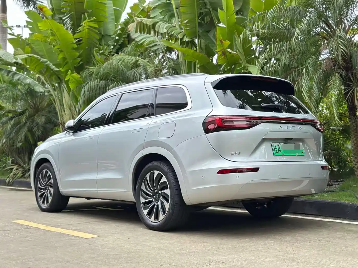 AITO Wenjie AITO M7 2024 1.5T RWD Plus 5-Seater фото 5