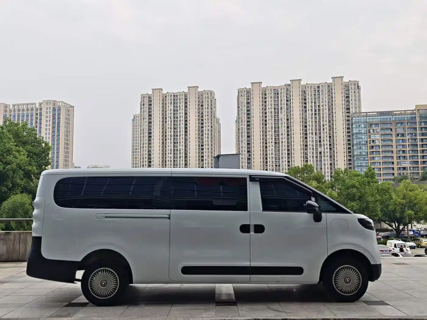 Maxus Dana V1 2025 2025 Model V1+ Long Wheelbase Low Roof Multi-purpose Version (62kWh)