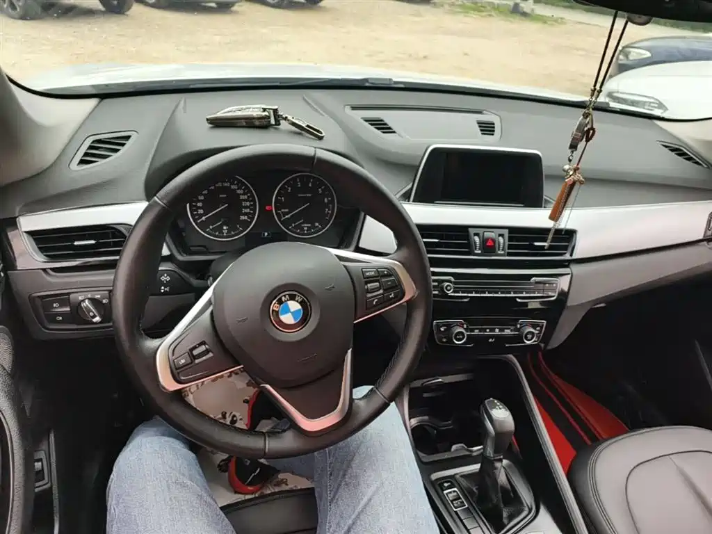 BMW X1 2018 sDrive20Li Leading Model фото 10