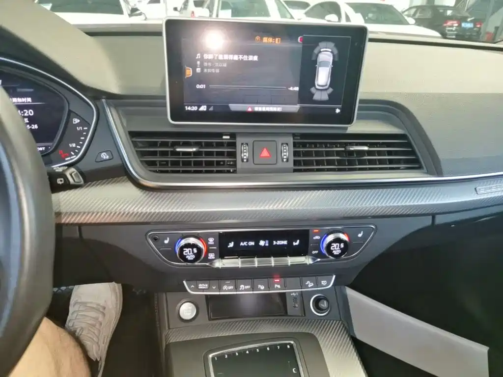 Фото 13 - Audi Q5L