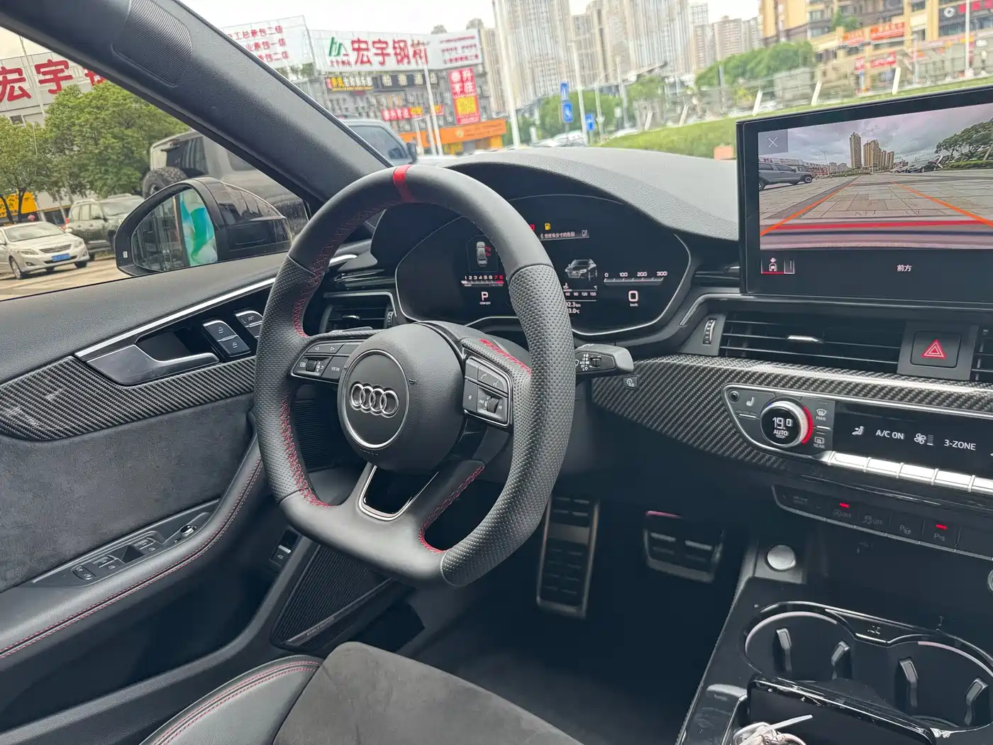 Фото 23 - Audi A4L