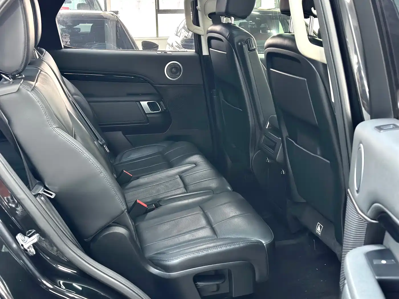 Land Rover Discovery 2017 3.0 SC V6 SE фото 10