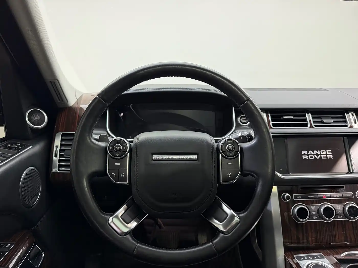 Photo 7 - Land Rover Range Rover