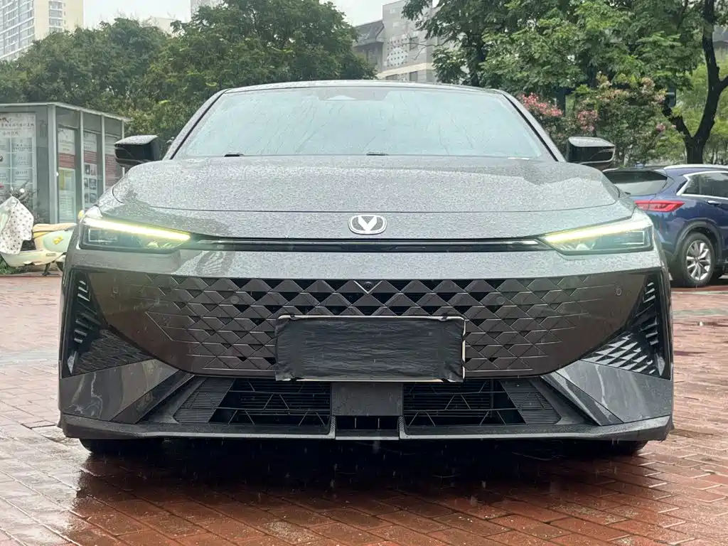 Photo 2 - Changan UNI-V