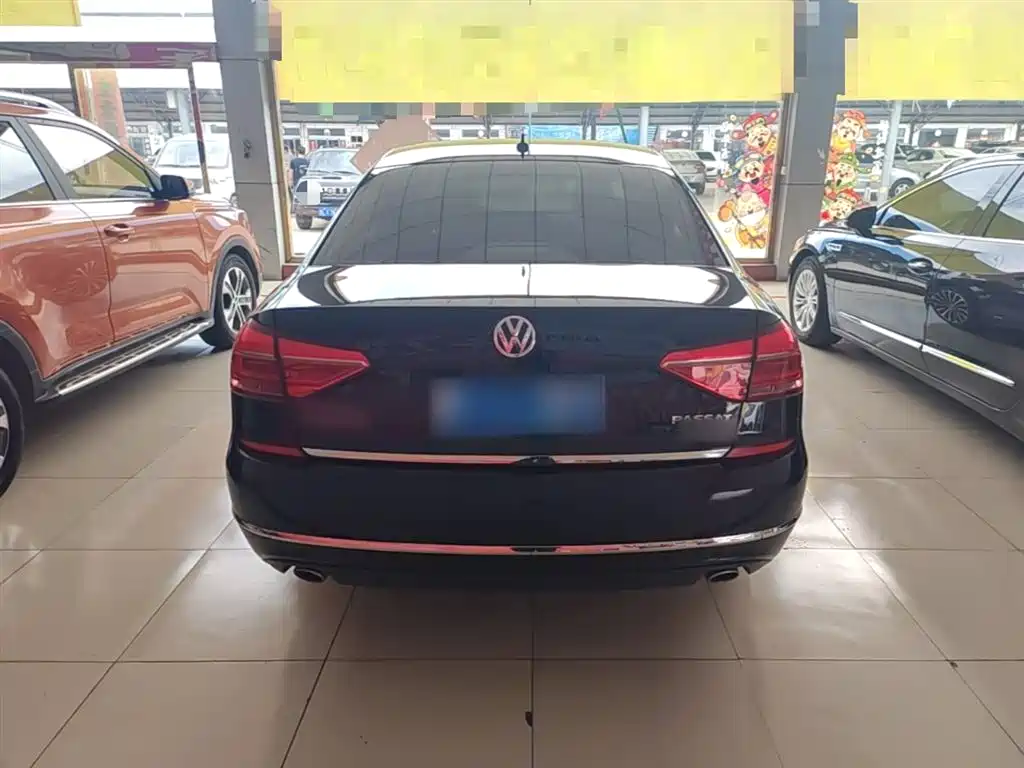 Volkswagen Passat 2017 330TSI DSG Luxury фото 6