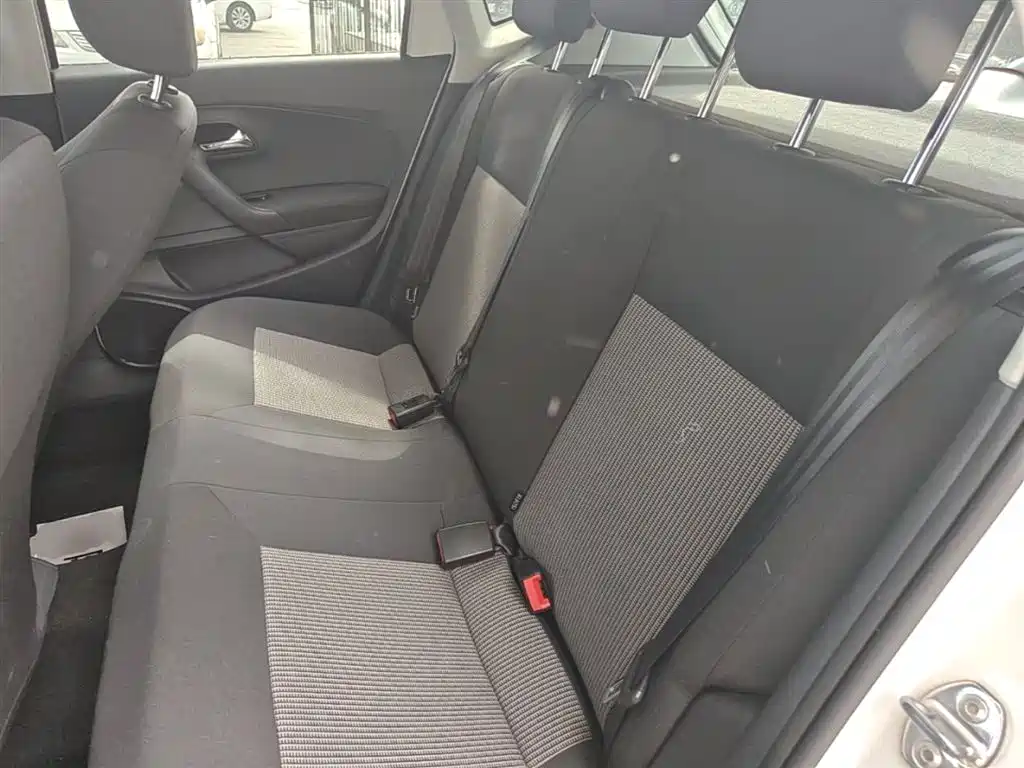 Volkswagen Polo 2016 1.4L Automatic Trend фото 17