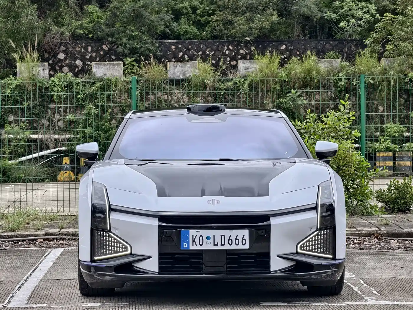 HiPhi Z 2023 5-Seater фото 2