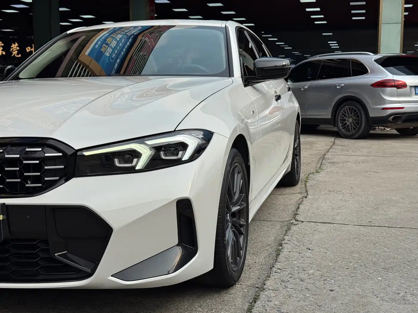 BMW 3 Series 2023 325Li M Sport Black Night Package фото 4