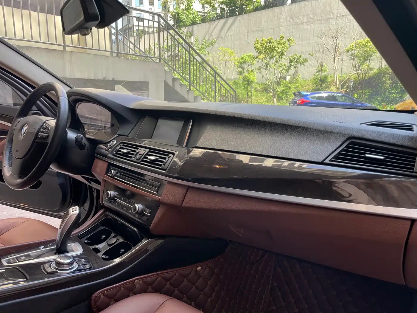 BMW 5 Series 2014 525Li Leading фото 17