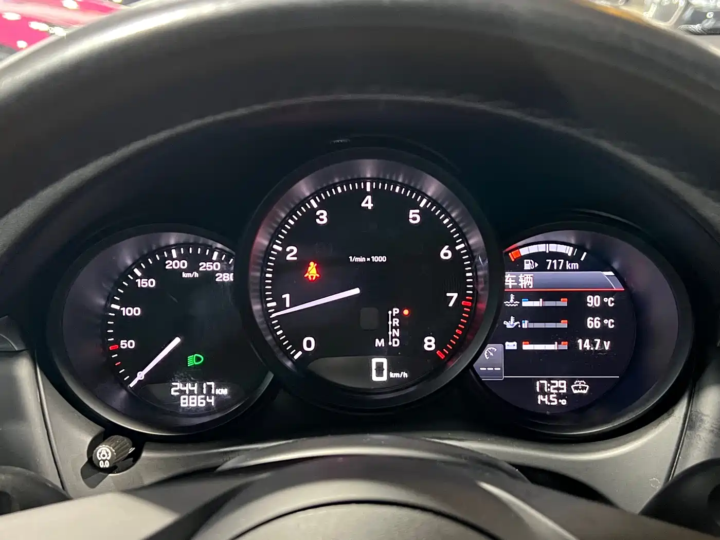 PORSCHE MACAN