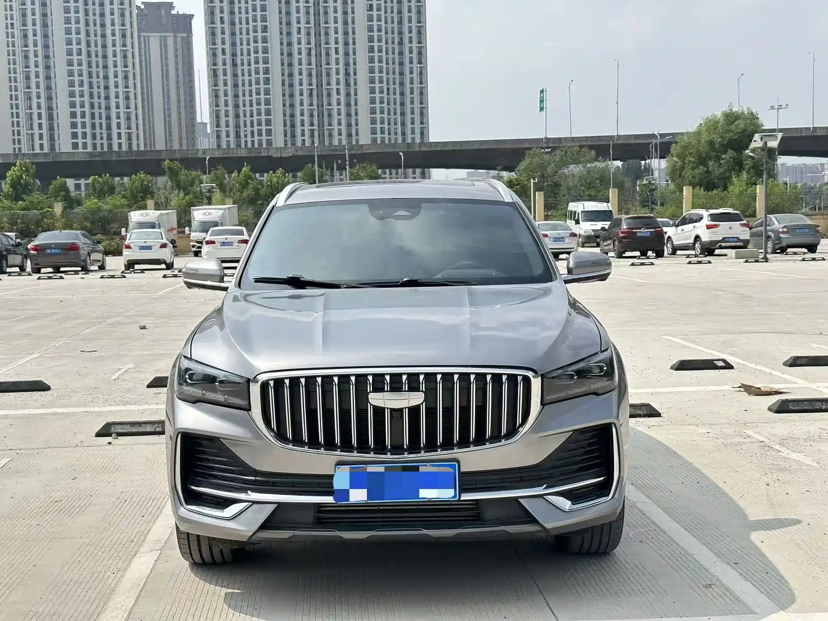 Фото 2 - Geely Monjaro