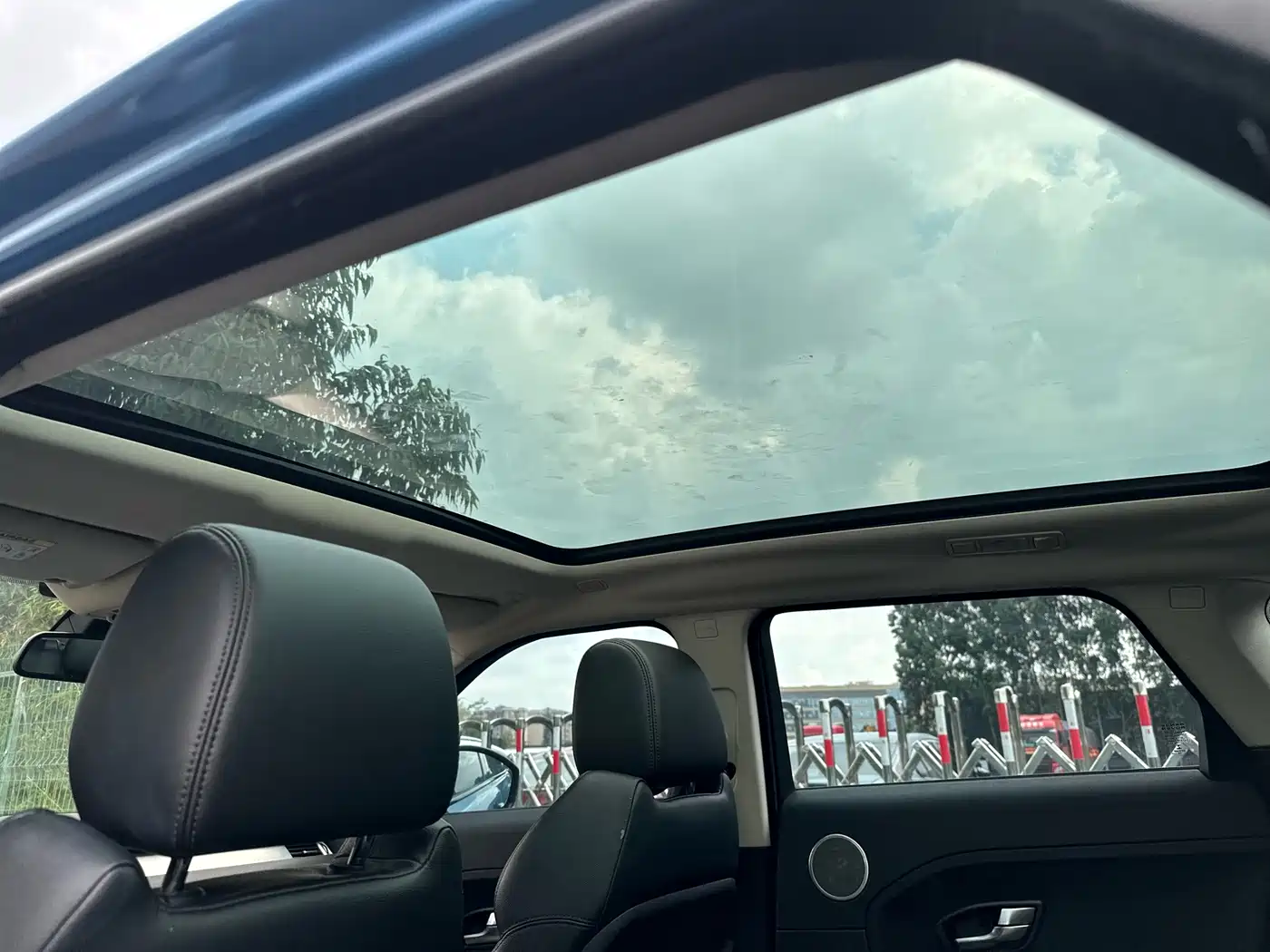 Land Rover Range Rover Evoque 2015 2.0T 5-Door Fashion Edition фото 12