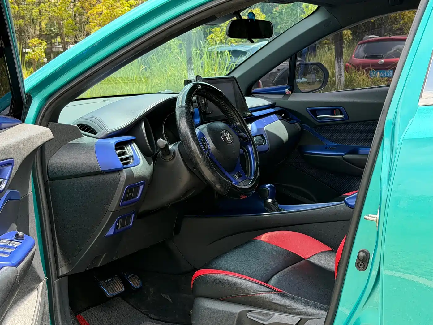 Фото 7 - Toyota C-HR
