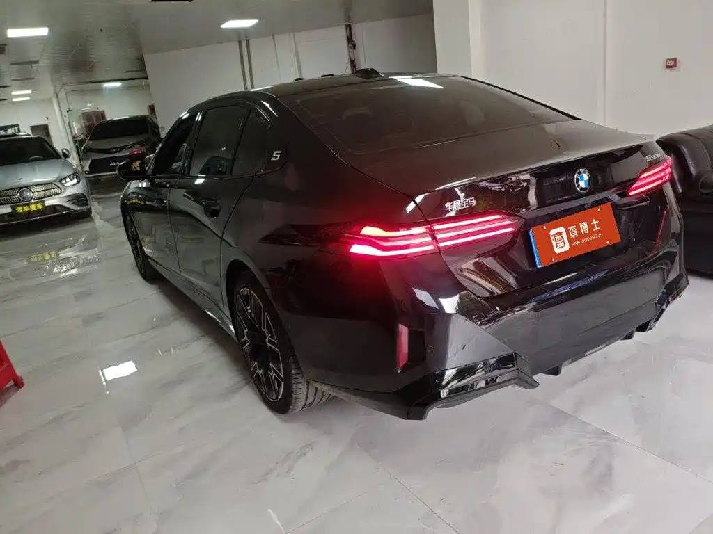 Фото 5 - BMW 5 Series