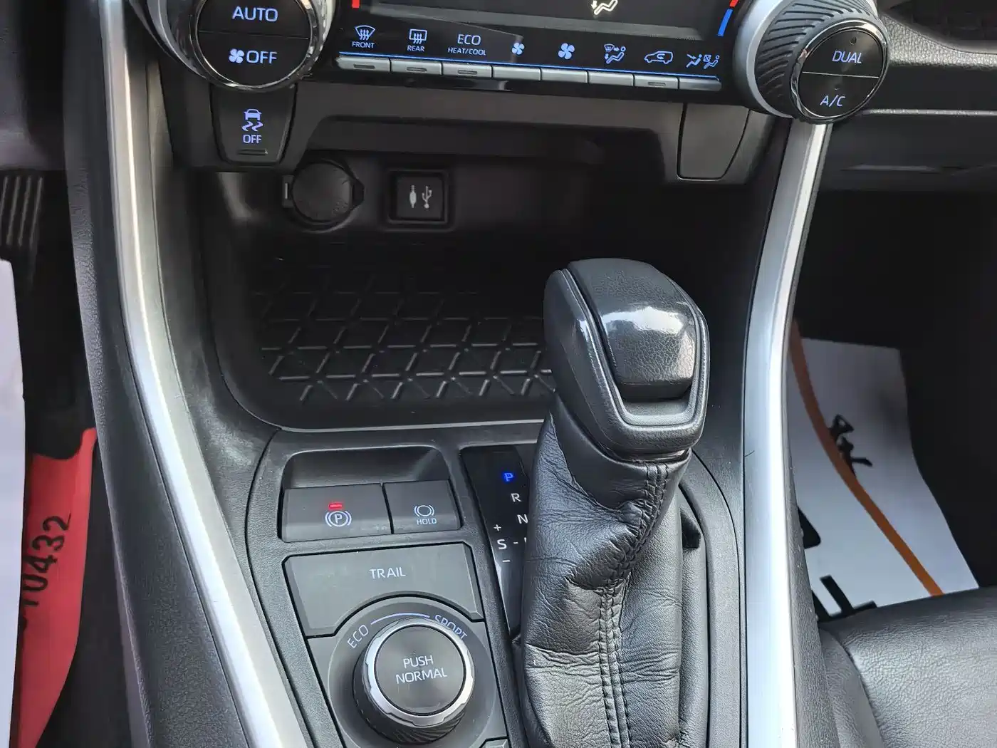 Toyota Wildlander 2020 Hybrid 2.5L E-CVT AWD Luxury Edition фото 11