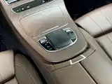 Фото 22 - Mercedes-Benz E-Class