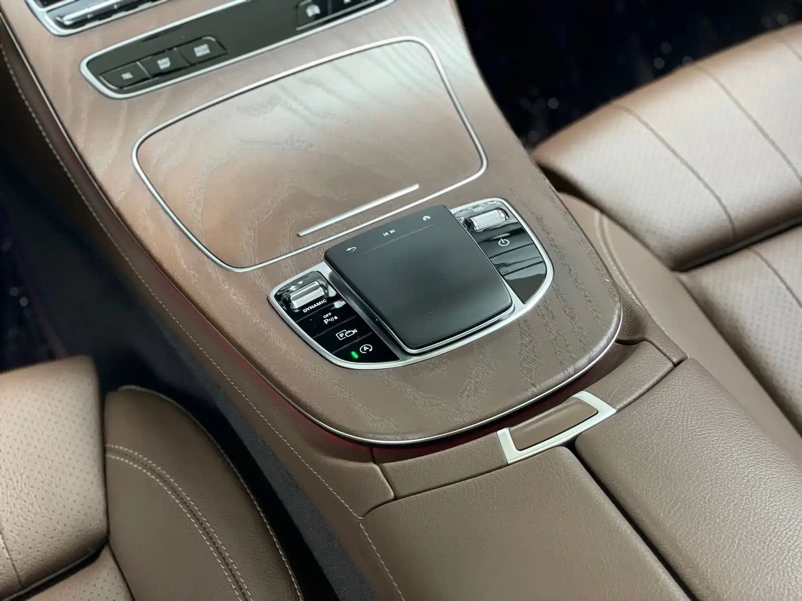 Фото 22 - Mercedes-Benz E-Class