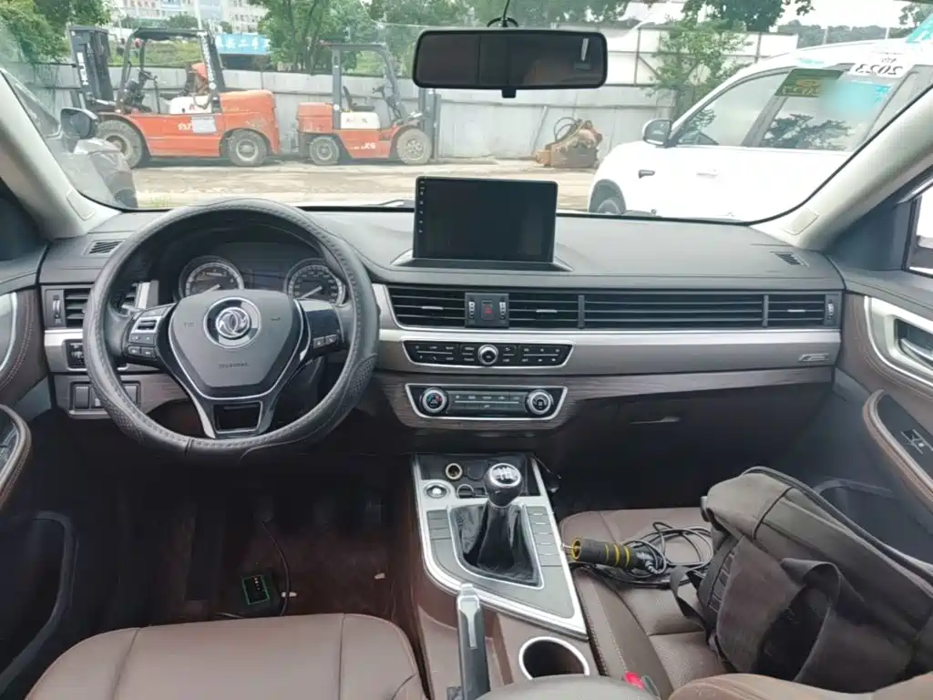 Фото 10 - Dongfeng Fengxing Jingyi X5