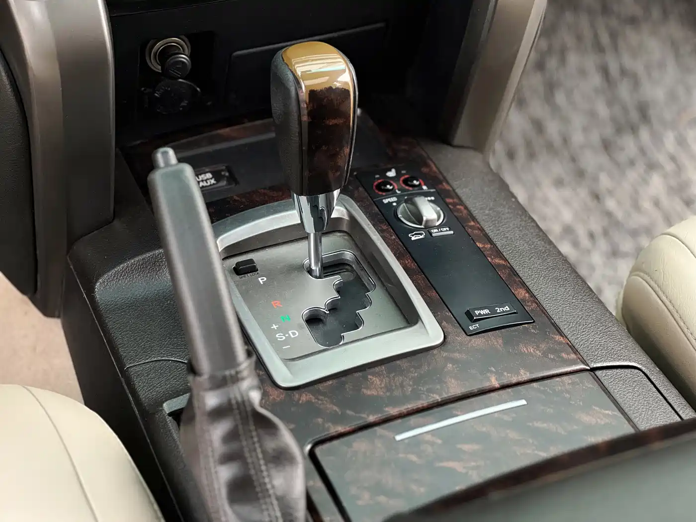 Toyota Land Cruiser 2010 Model 4.7L Automatic VX фото 18