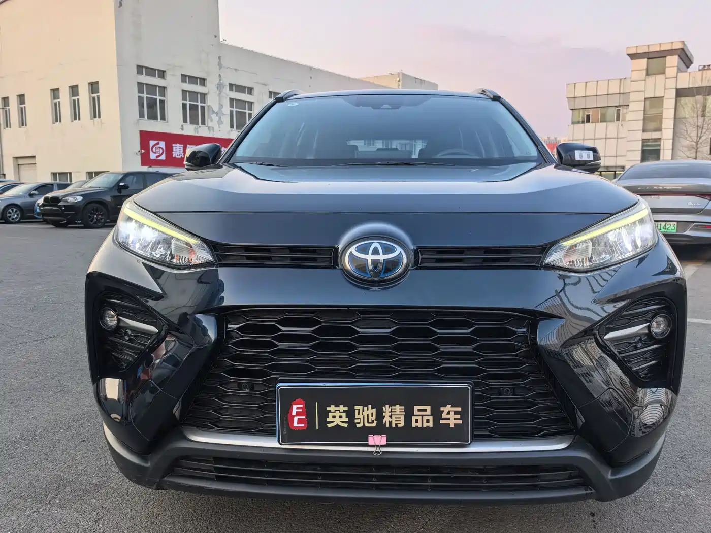 Toyota Wildlander 2020 Hybrid 2.5L E-CVT AWD Luxury Edition фото 2