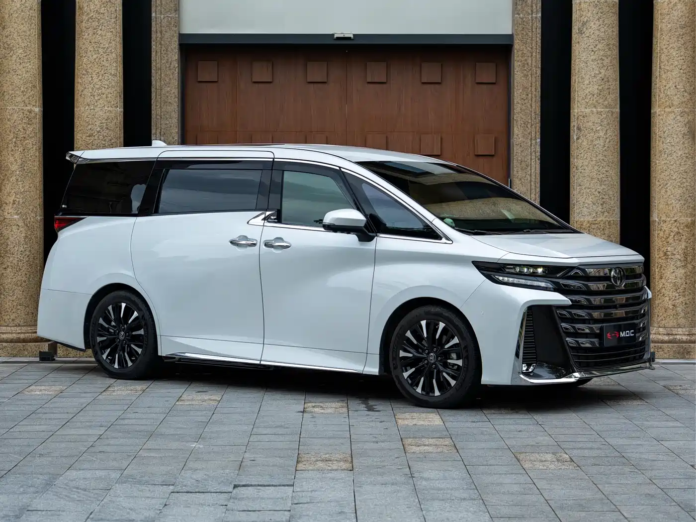Toyota Vellfire 2024 Crown Hybrid 2.5L Executive Premium Edition фото 3