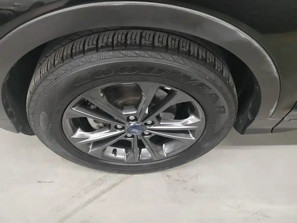 Фото 23 - Ford Kuga