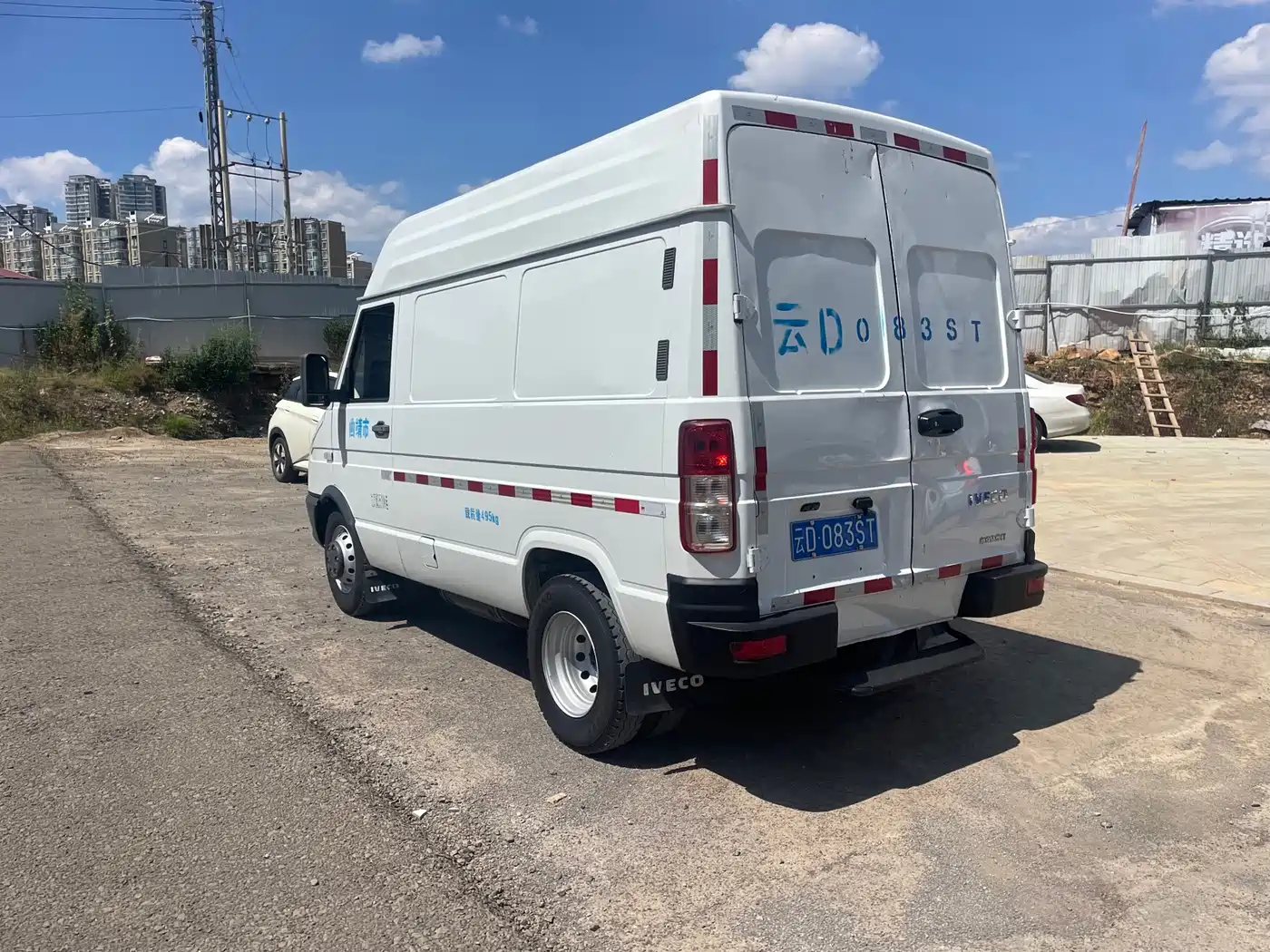 Iveco Daily 2020 2020 Model 2.8T V35 Van Dual-Tire Medium Roof 3 Seats China V