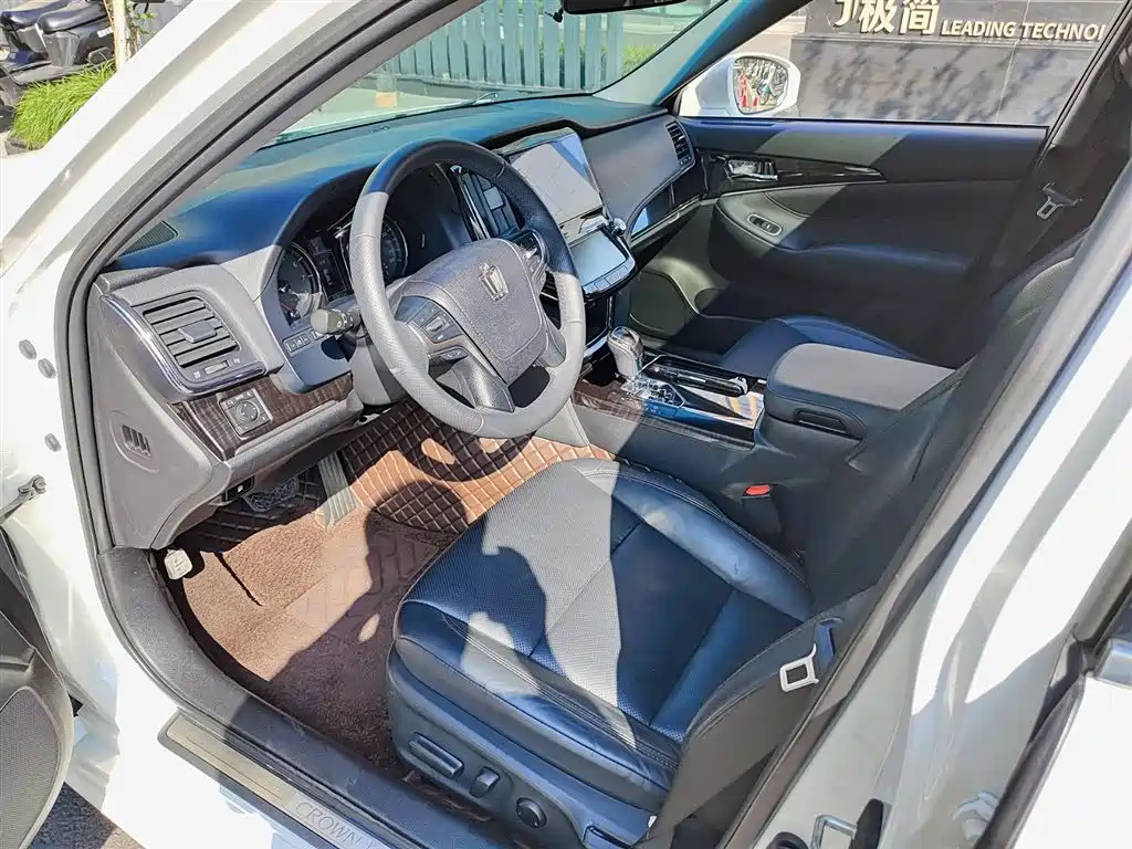 Toyota Crown 2015 2.0T Fashion фото 7