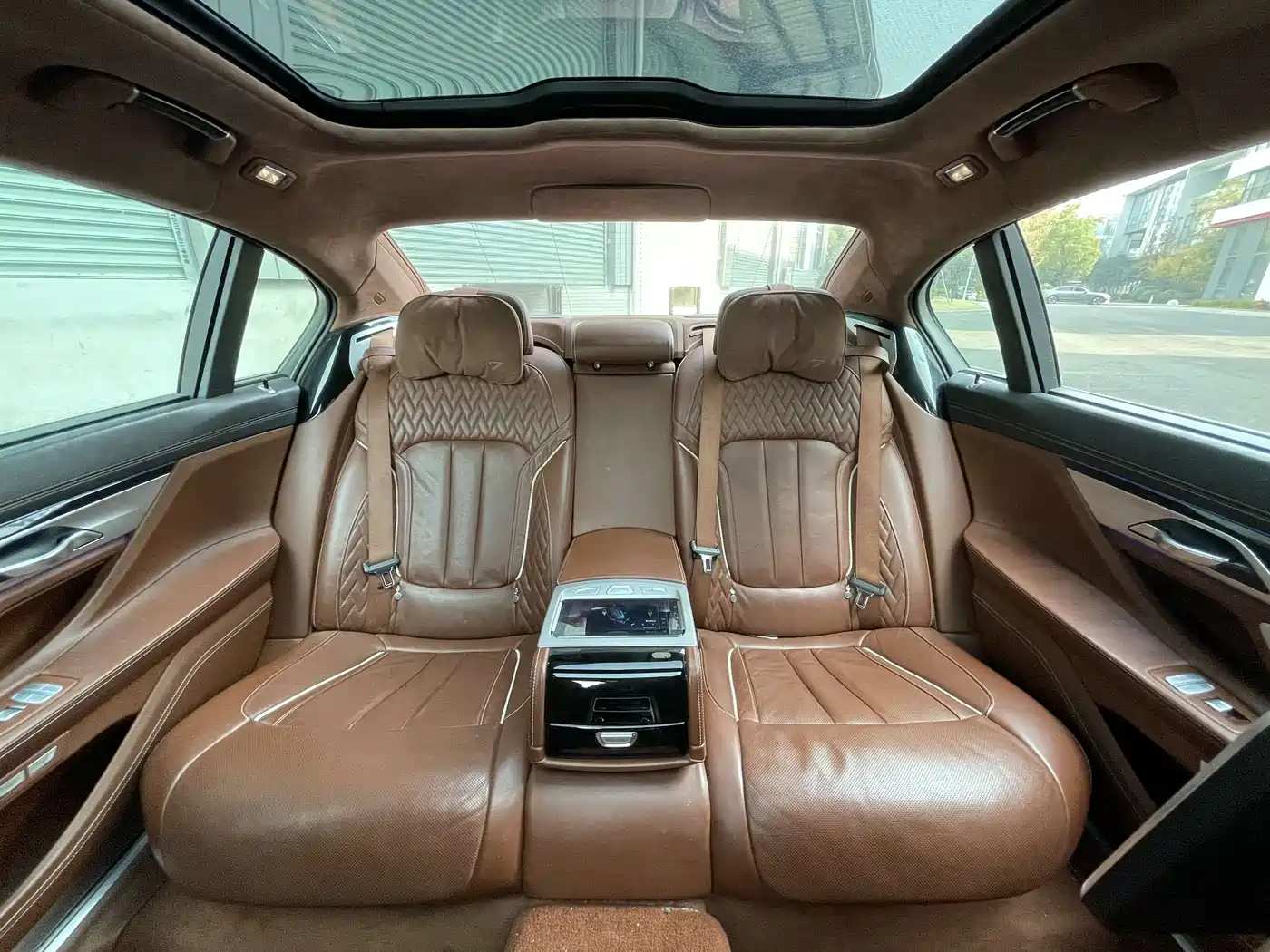 BMW 7 Series 2017 750Li xDrive Personalized Custom Edition 5-Seater фото 14