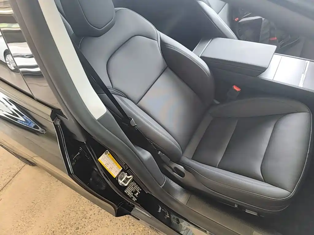 Tesla Model 3 2026 2025 Model Year Facelift Rear-Wheel Drive