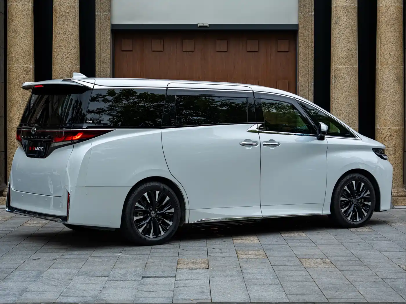Toyota Vellfire 2024 Crown Hybrid 2.5L Executive Premium Edition фото 6
