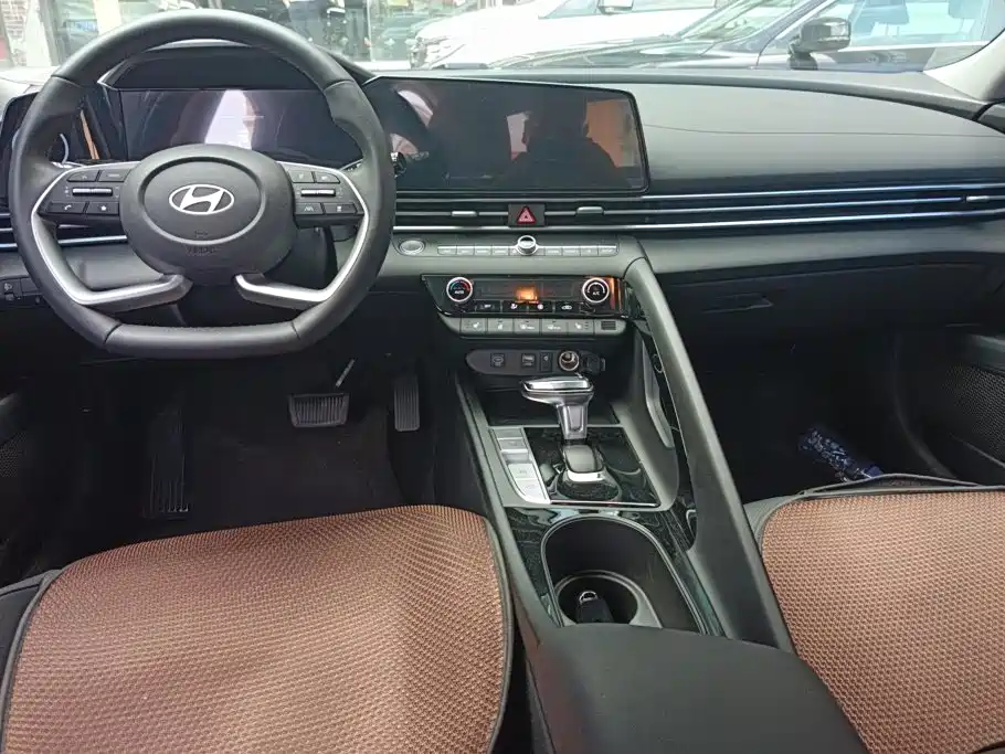 Hyundai Elantra 2026 2023 Model 1.5L CVT LUX Premium Edition