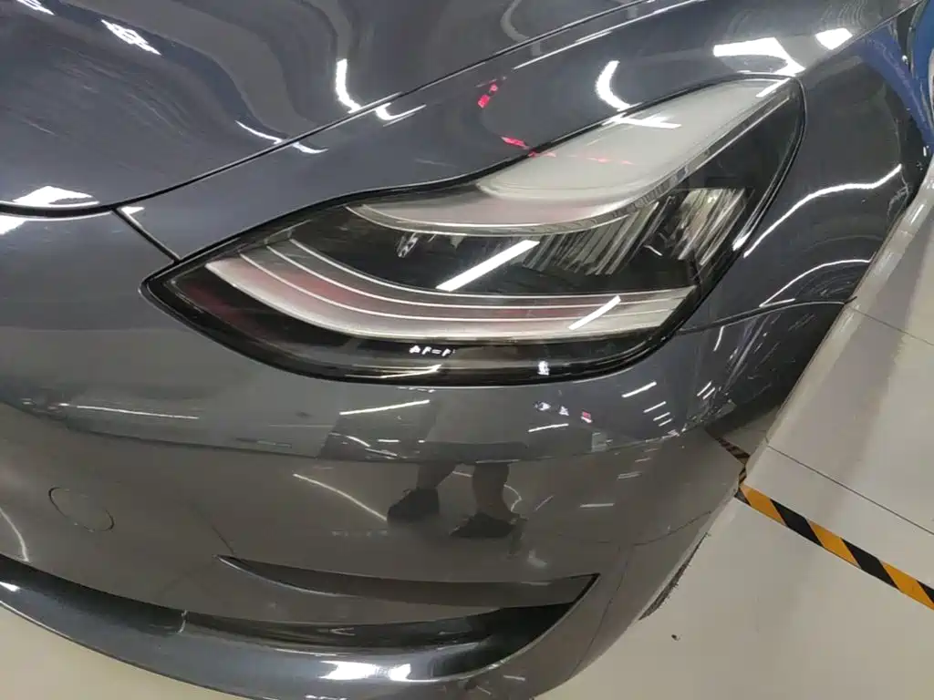 Фото 24 - Tesla Model 3