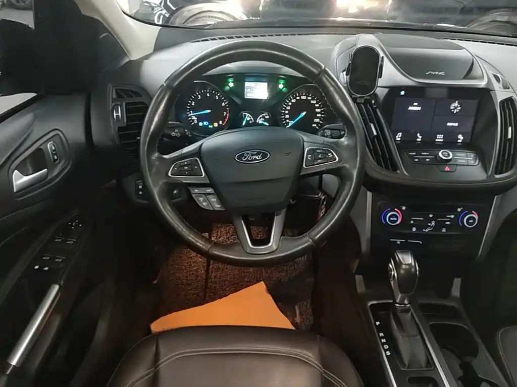 Фото 11 - Ford Kuga
