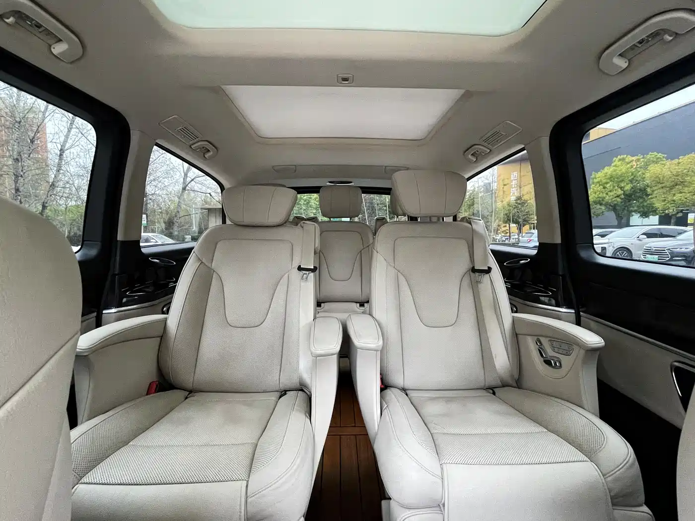 Mercedes-Benz V-Class 2018 V 260 L Premium Long Wheelbase Edition China VI фото 11