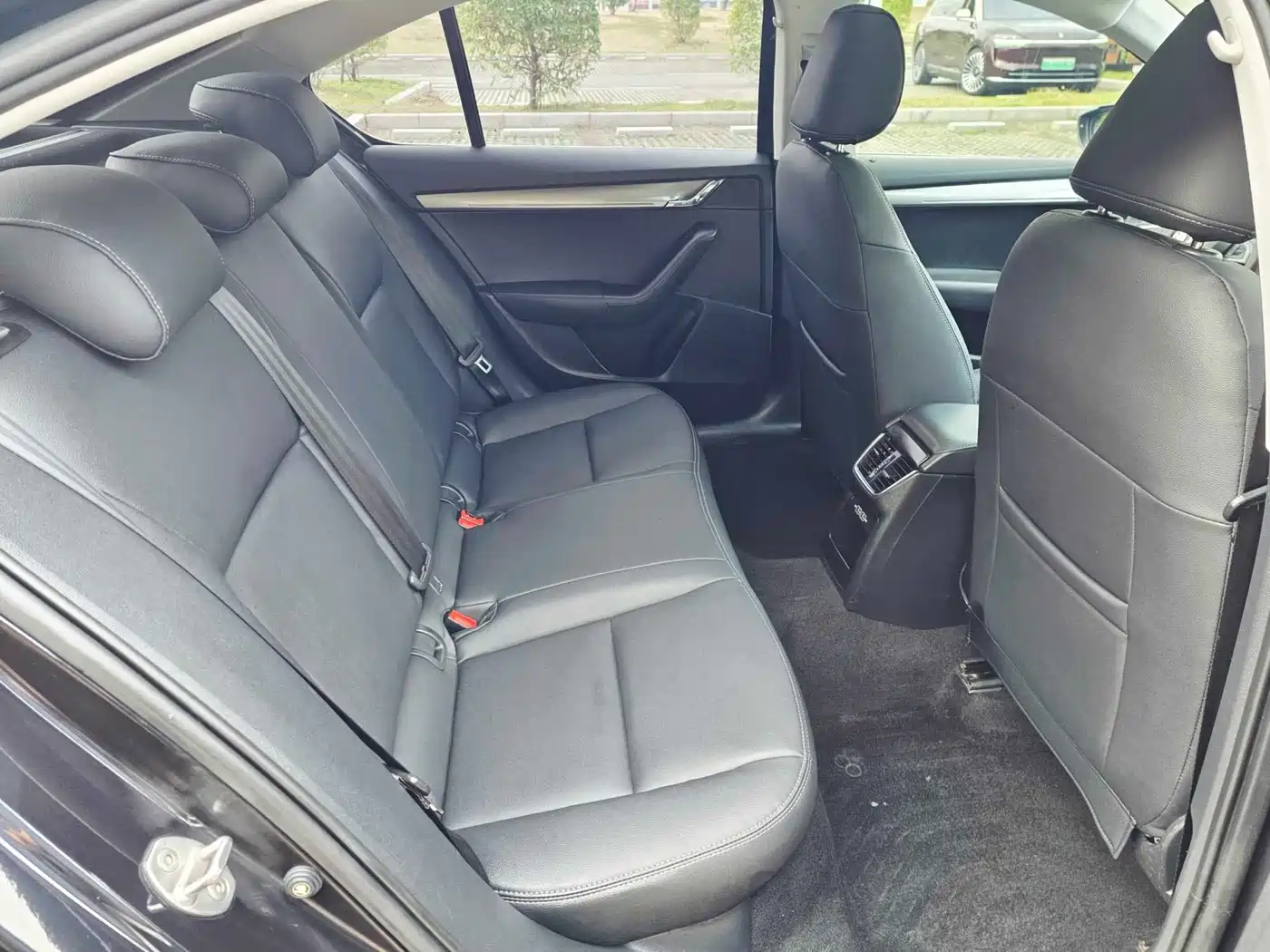 Škoda Octavia 2019 1.5L Automatic Luxury Edition фото 8