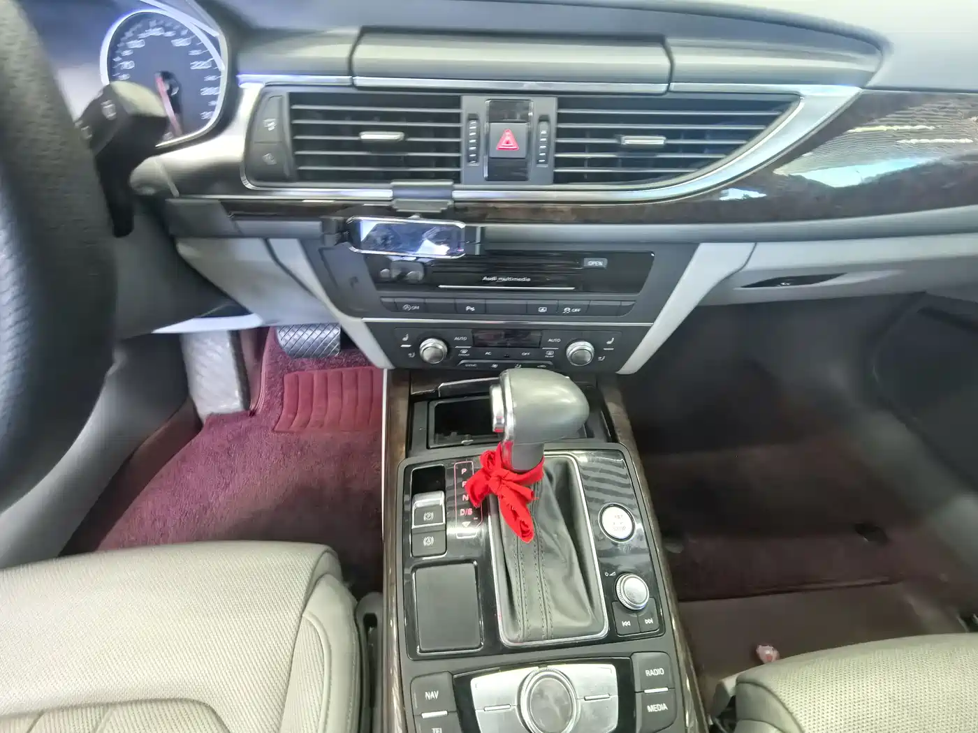 Photo 9 - Audi A6L