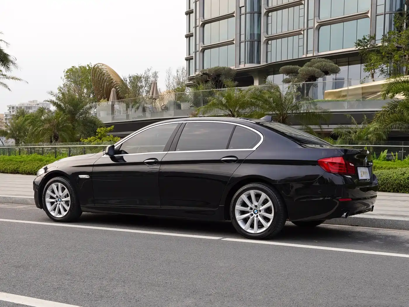 BMW 5 Series 2011 535Li Luxury фото 11