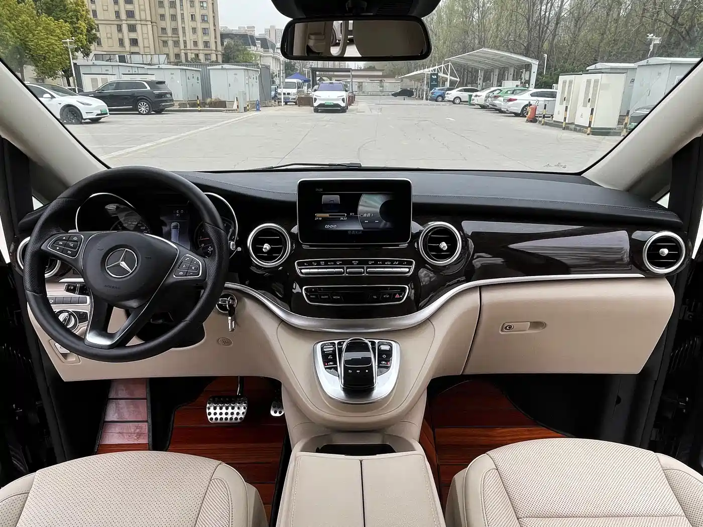 Mercedes-Benz V-Class 2018 V 260 L Premium Long Wheelbase Edition China VI фото 7