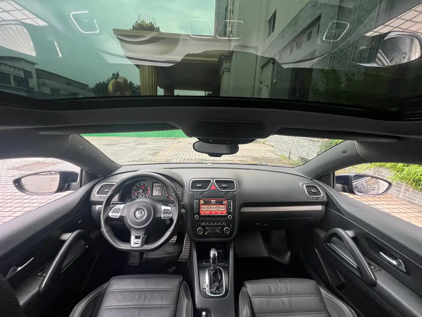 Volkswagen Scirocco 2011 2.0TSI R-Line фото 14