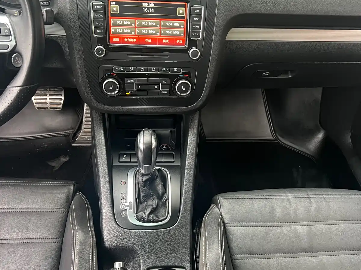 Volkswagen Scirocco 2011 2.0TSI R-Line фото 19