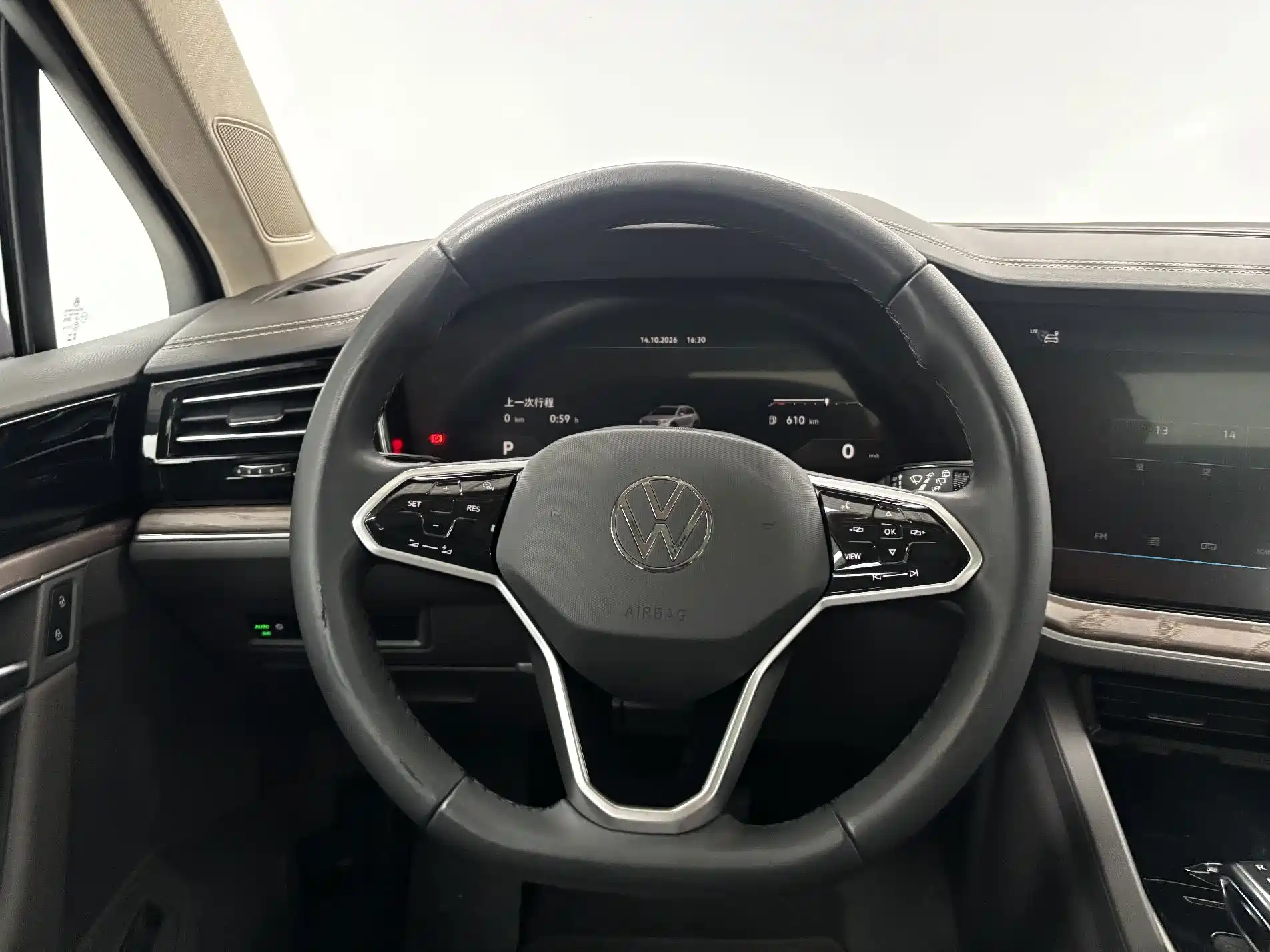 Фото 16 - Volkswagen Touareg