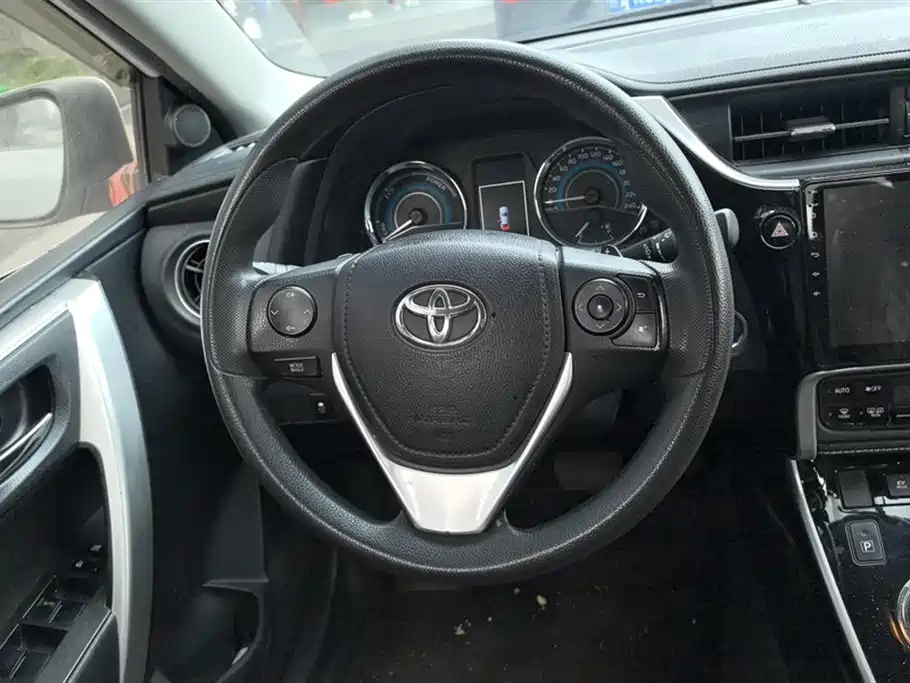 Toyota Corolla 2017 Facelift Hybrid 1.8L E-CVT Leading Edition фото 15