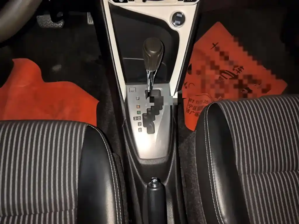 Toyota YARiS L Zhi Xuan 2015 1.5G Auto Sunroof Special Edition фото 14