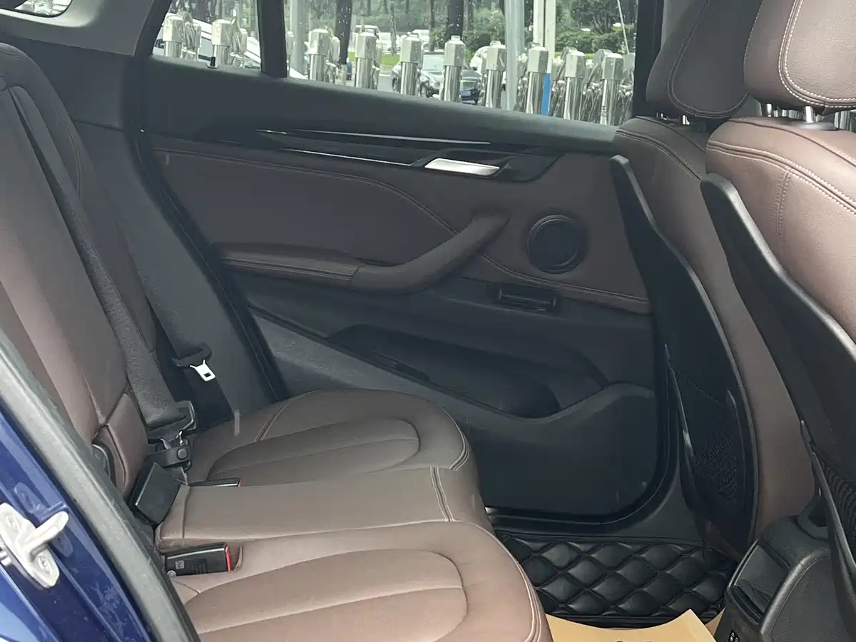 BMW X1 2020 sDrive20Li Fashion Model фото 14