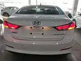 Photo 4 - Hyundai Elantra