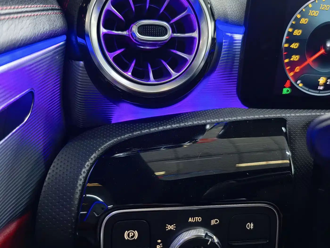 Mercedes-Benz A-Class AMG 2020 AMG A 35 L 4MATIC фото 18