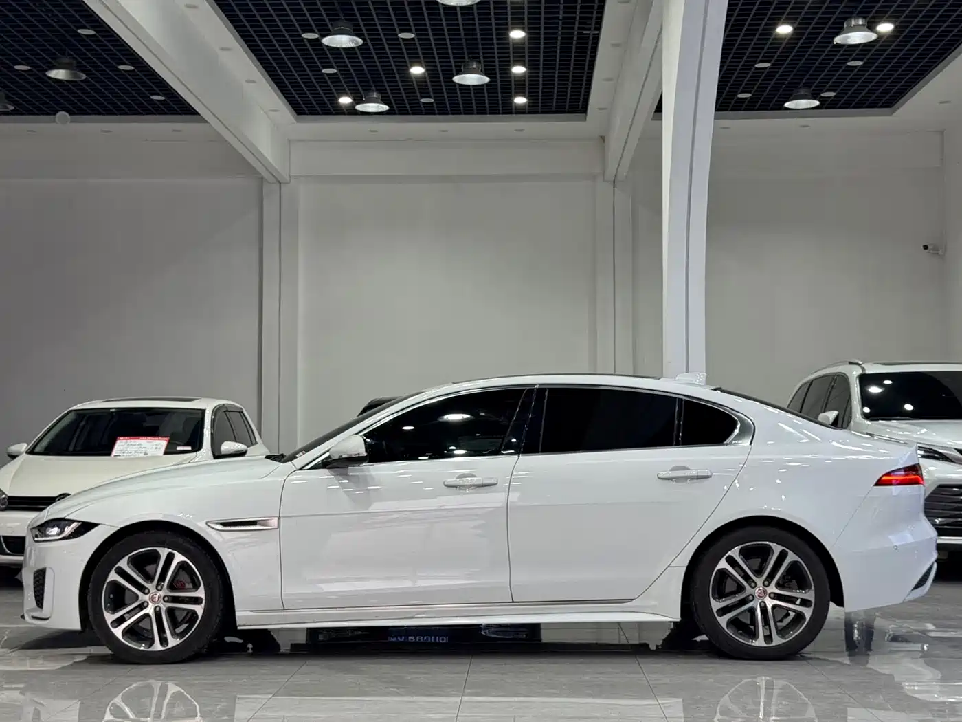 Jaguar XEL 2021 2.0T 200PS R-DYNAMIC Youth Sport Edition фото 5